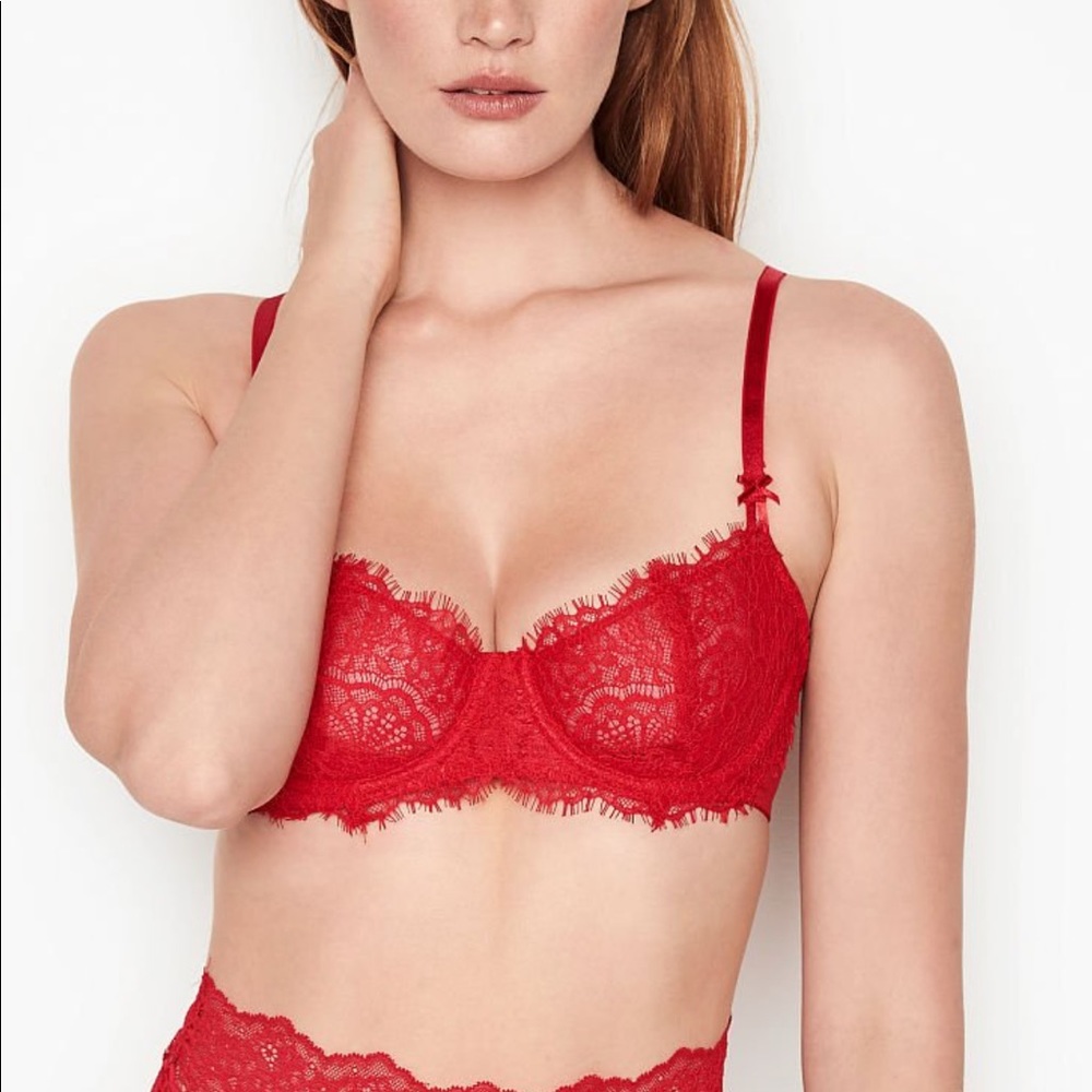 Victoria’s Secret Unlined lace bra